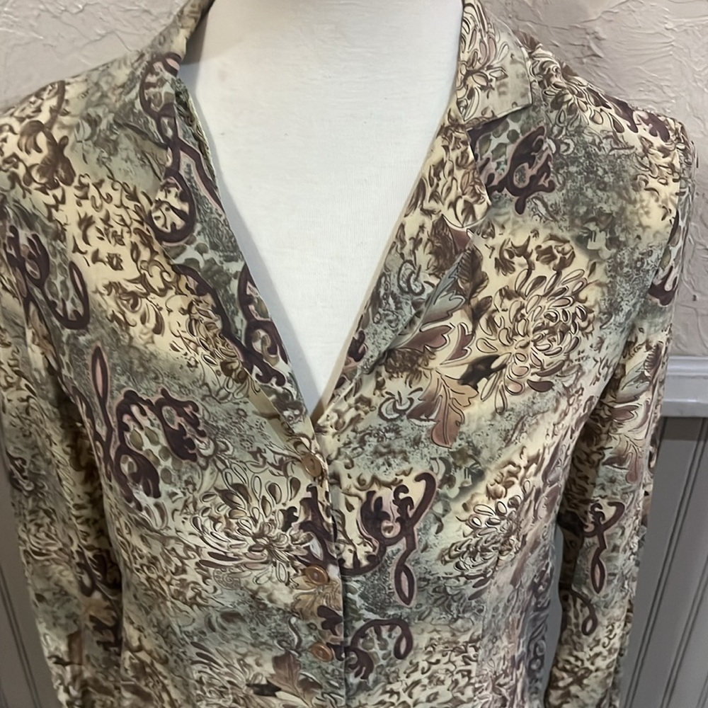 JKLA Blouse - Picture 2 of 7